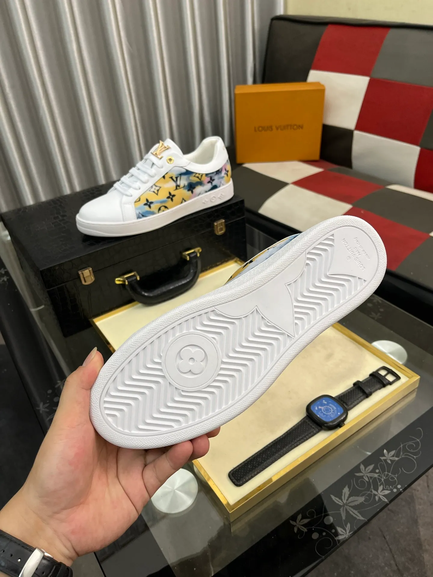 Men's shoes💰400⌚️⌚️"LV" latest men's casual shoes, genuine leather lining, rubber wear-resistant outsole, fine lines and beautiful strips, not too much decoration, European and American style, comfortable and high-end, code number: 38 to 44 45 can be customized, 3️⃣colors are available